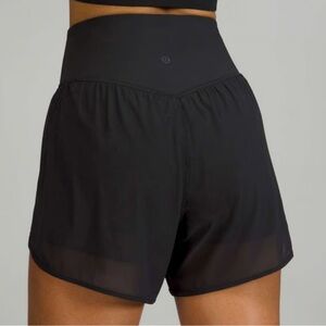 Lululemon Nulu and Mesh High-Rise Yoga Short
3.5" |size 12